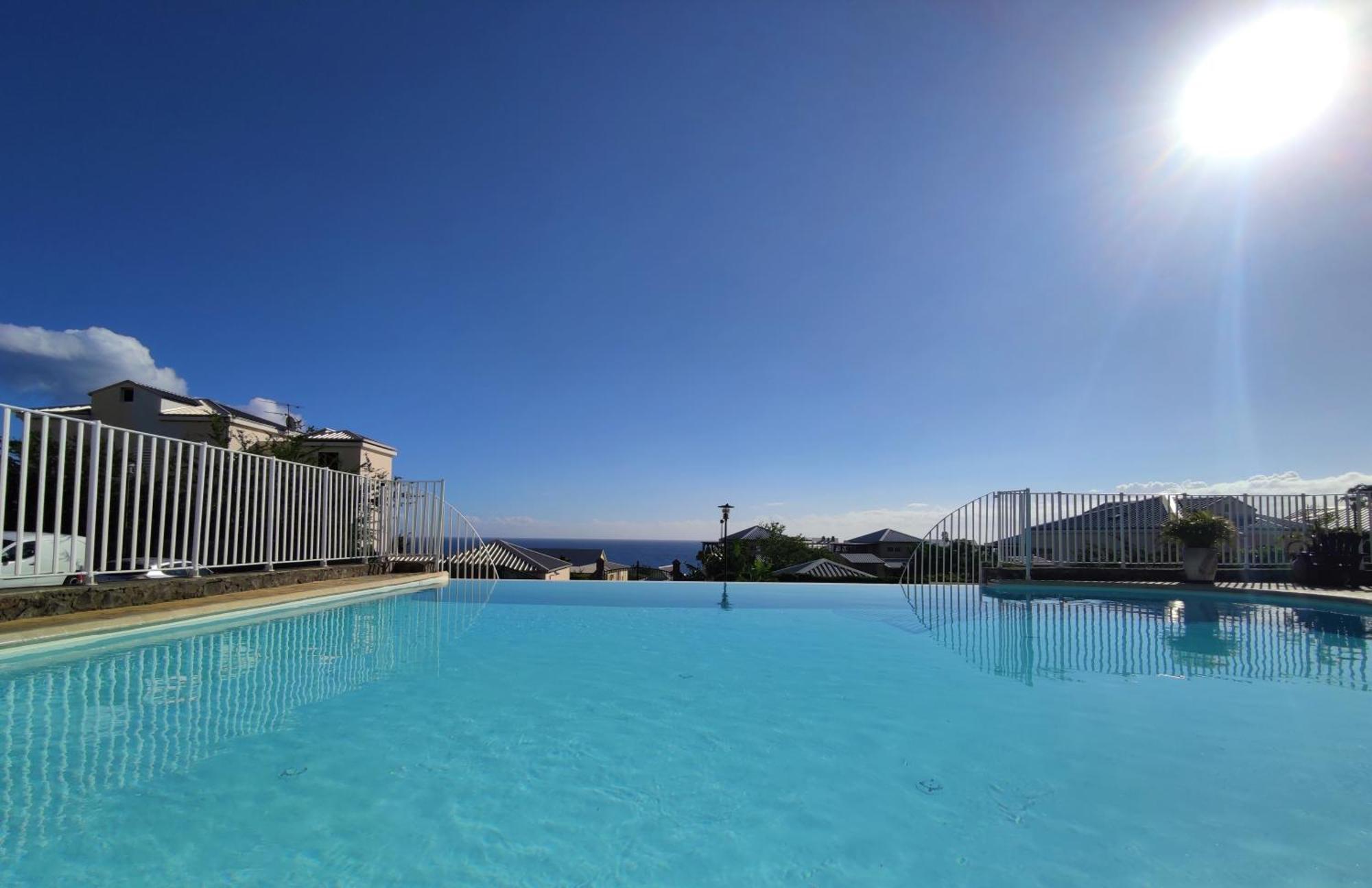 L'Instant Evasion, Studio Avec Terrasse, Piscine ! Saint-Gilles-les-Bains Exterior photo